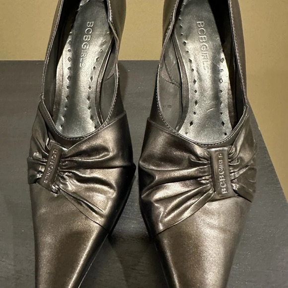 BCBG Girls classic black pointy pumps 6.5 worn twice please see photos :) - Picture 4 of 10